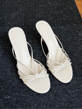 Steve Madden Cream Strappy Knot Slide Heels